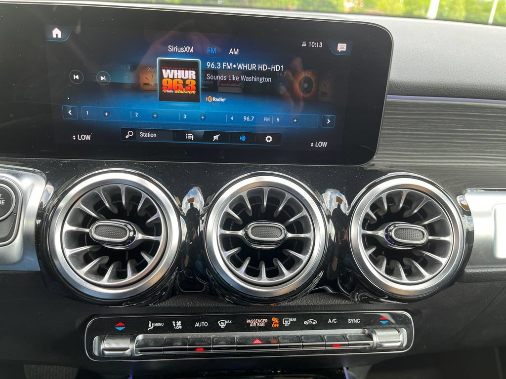 Used 2023 Mercedes-Benz GLB 250 4MATIC image 27