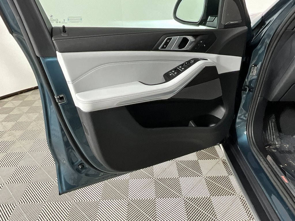 Used 2024 BMW X5 xDrive40i w/ Premium Package image 16