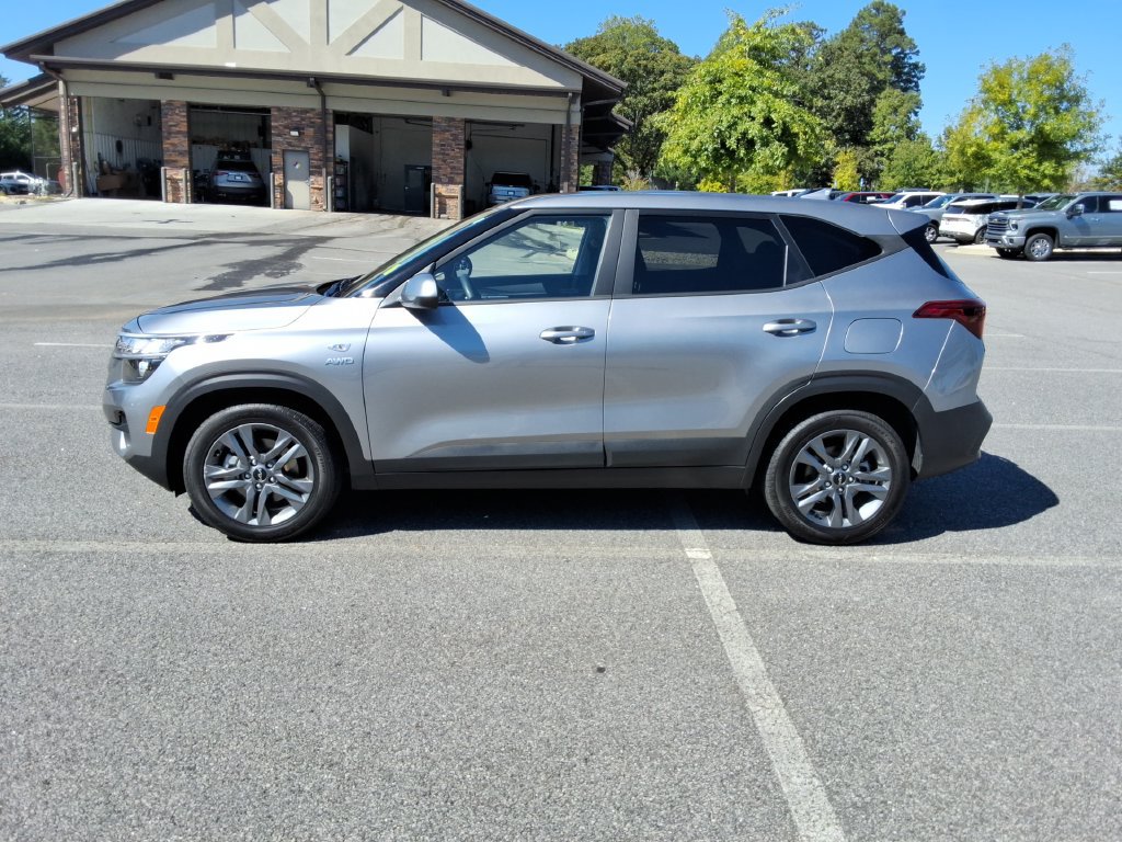 Used 2022 Kia Seltos LX AWD/4WD image 8