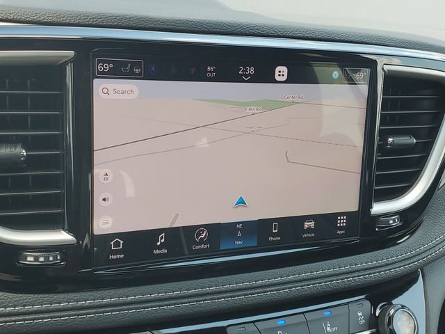 New 2027 Chrysler Pacifica Limited w/ Family Tech Group AWD/4WD image 26