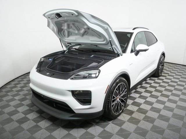 New 2026 Porsche Macan Electric image 34