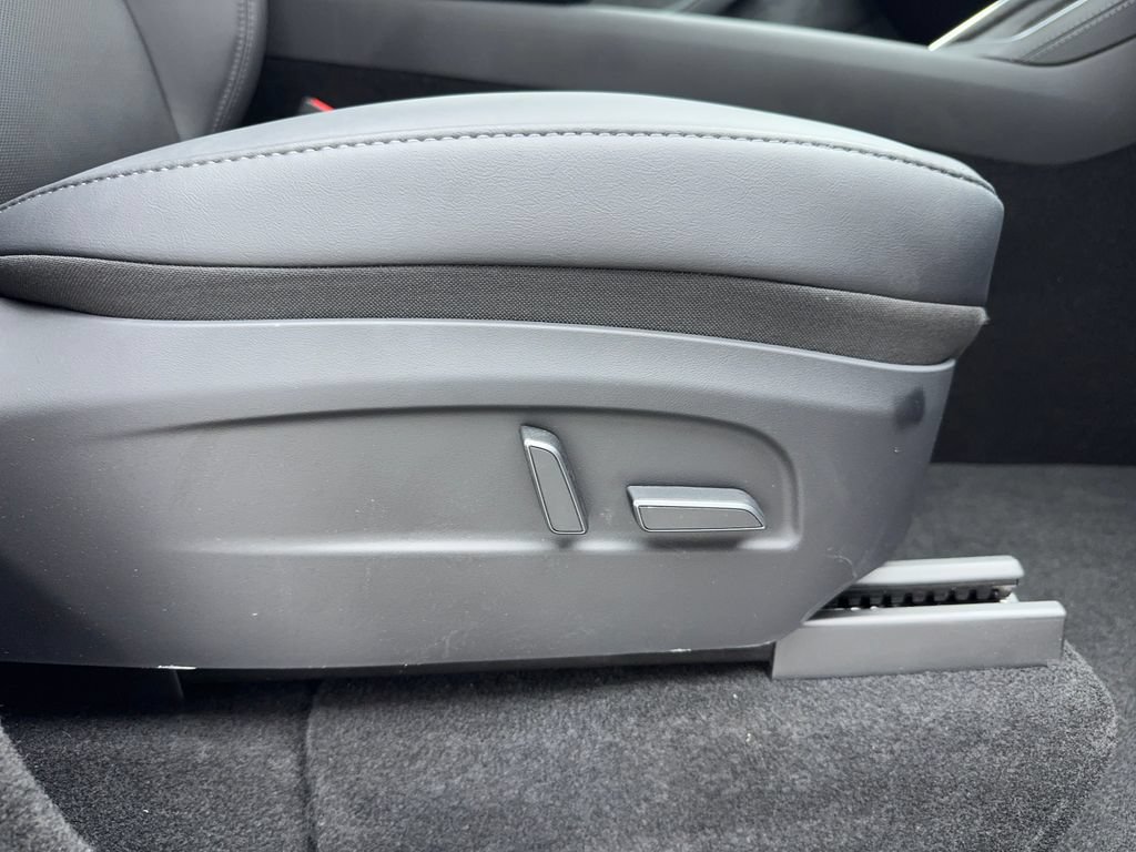 Used 2026 Tesla Model Y 2WD image 39