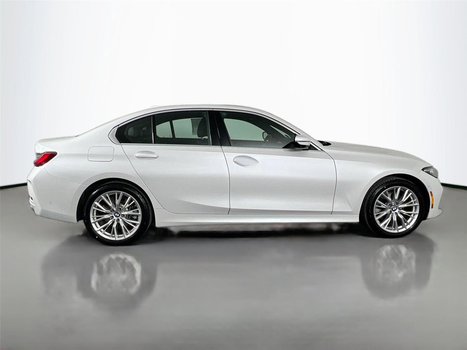 Used 2024 BMW 330i xDrive Sedan w/ Premium Package image 7