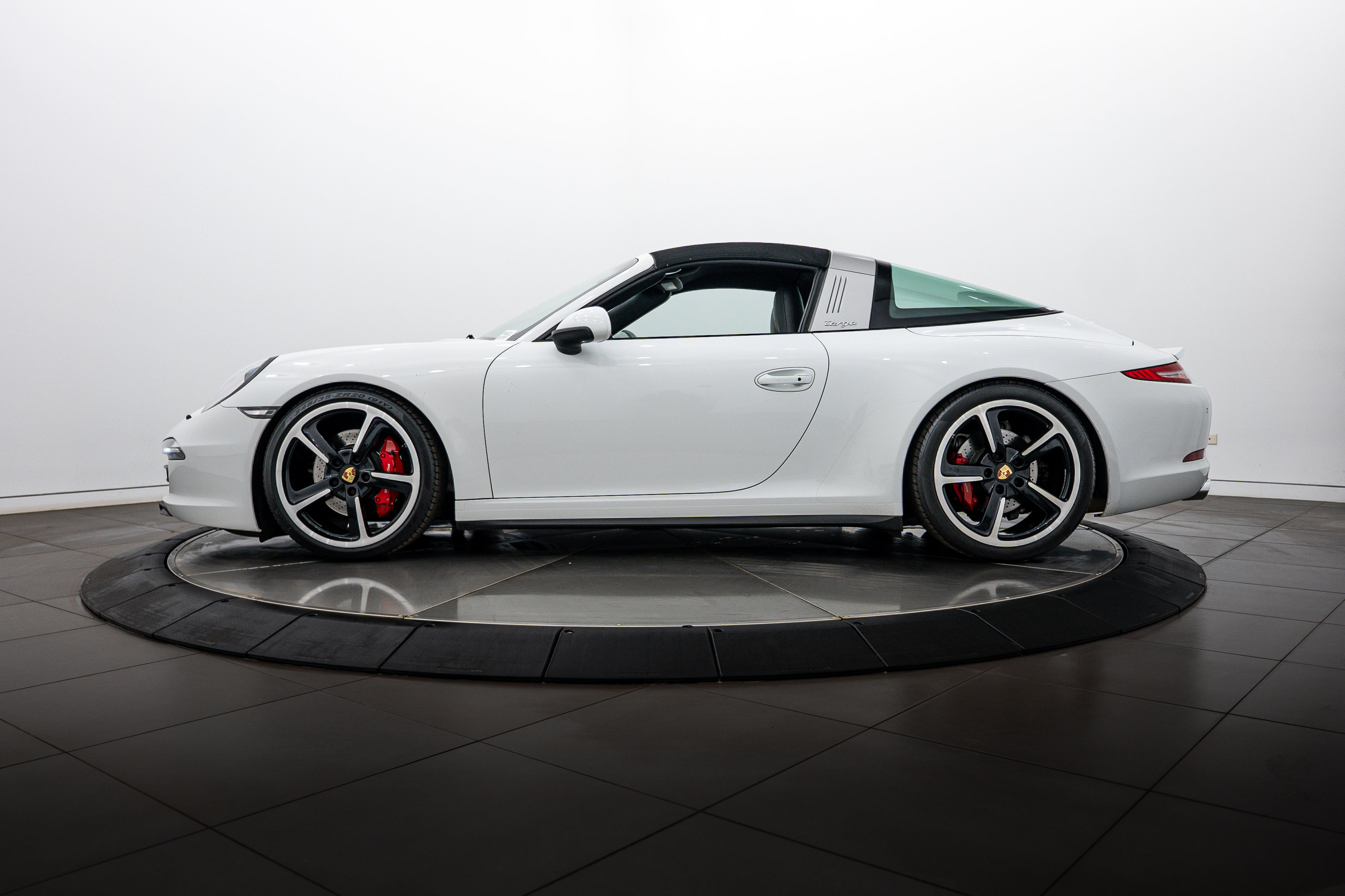 Certified 2014 Porsche 911 Targa 4S image 30
