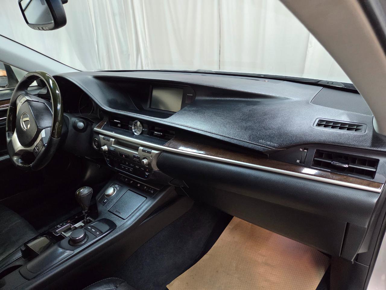 Used 2013 Lexus ES 350 Sedan w/ Luxury Pkg image 17