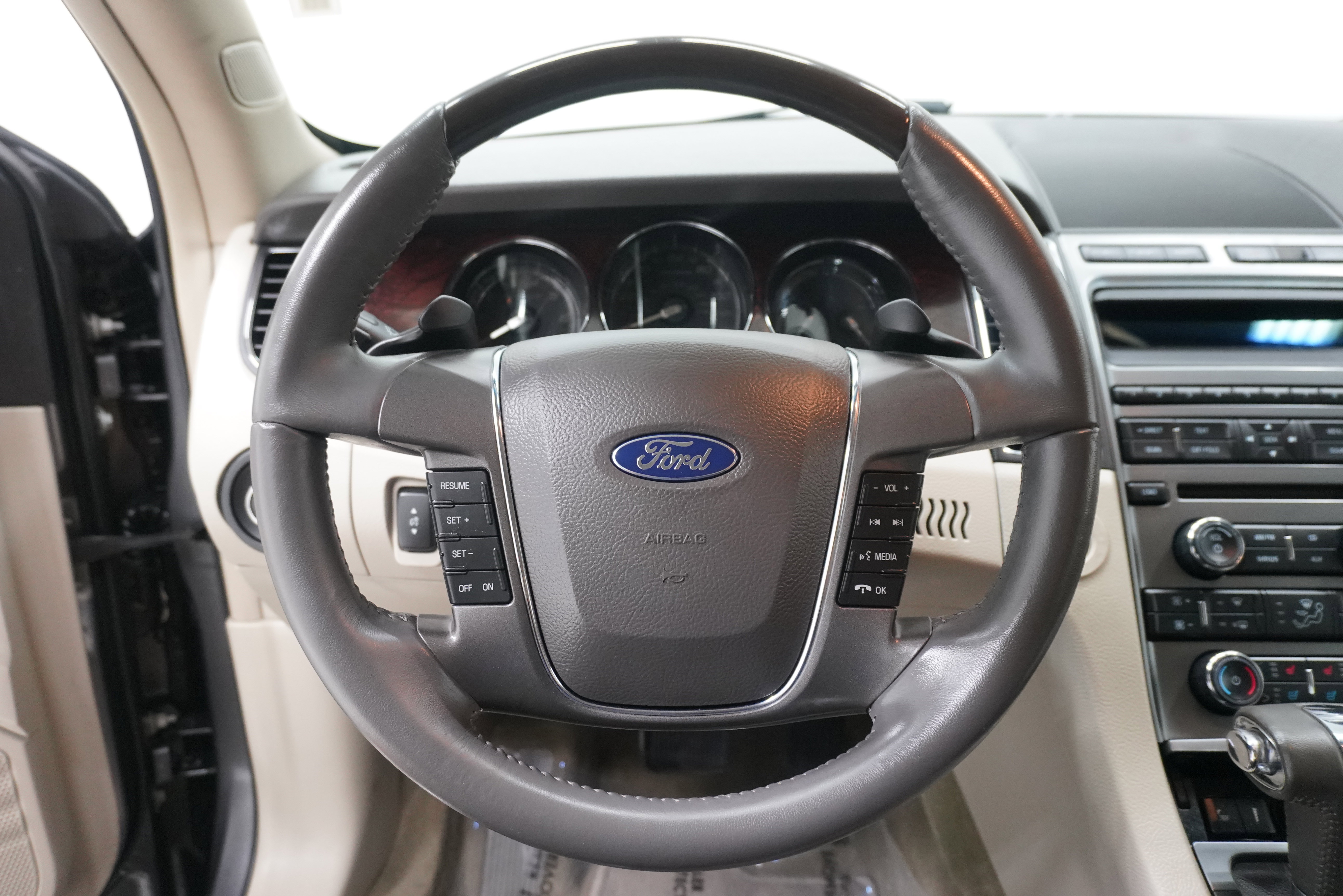 Used 2011 Ford Taurus Limited w/ 301A Rapid Spec Order Code image 17