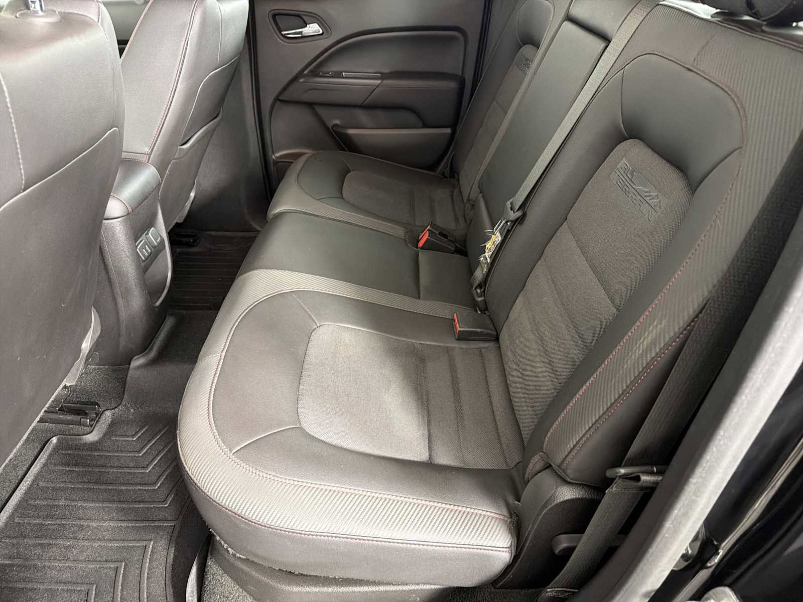 Used 2016 GMC Canyon SLE w/ All Terrain Package image 20