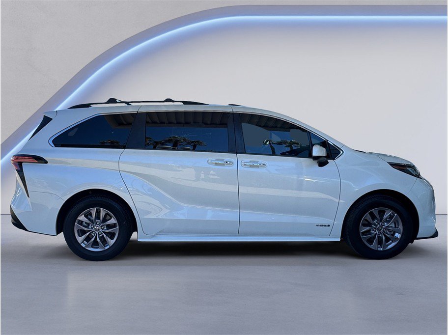 Used 2021 Toyota Sienna XLE w/ XLE Plus Package FWD image 7