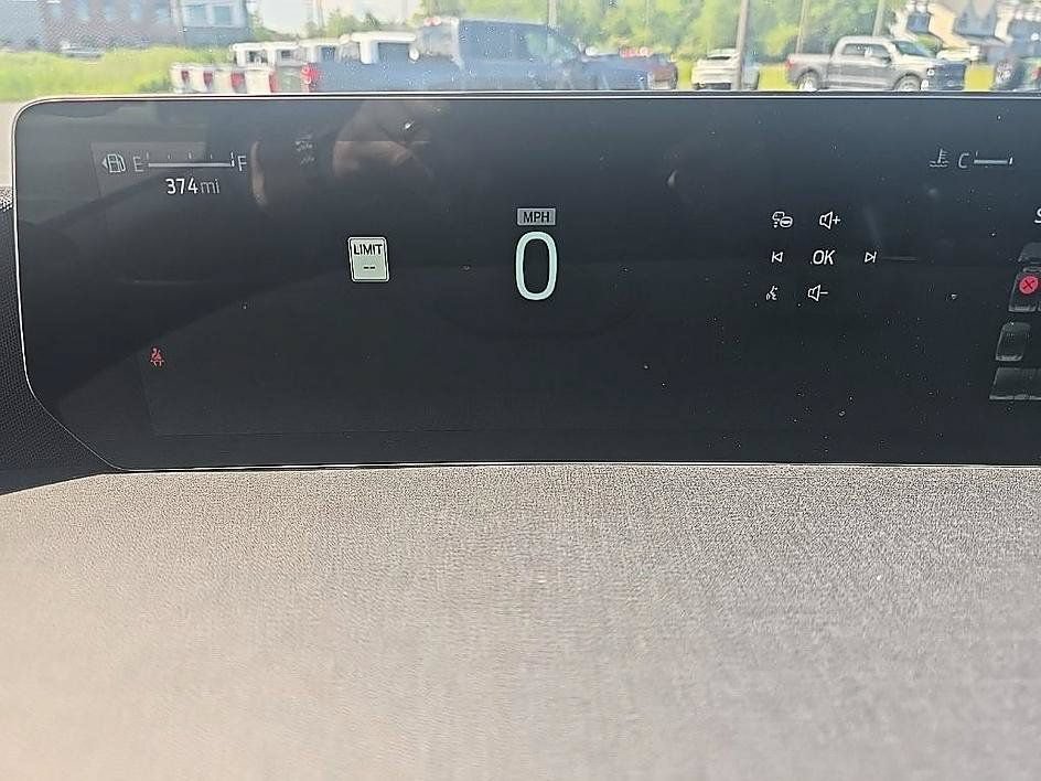 Used 2025 Ford Expedition Active AWD/4WD image 17