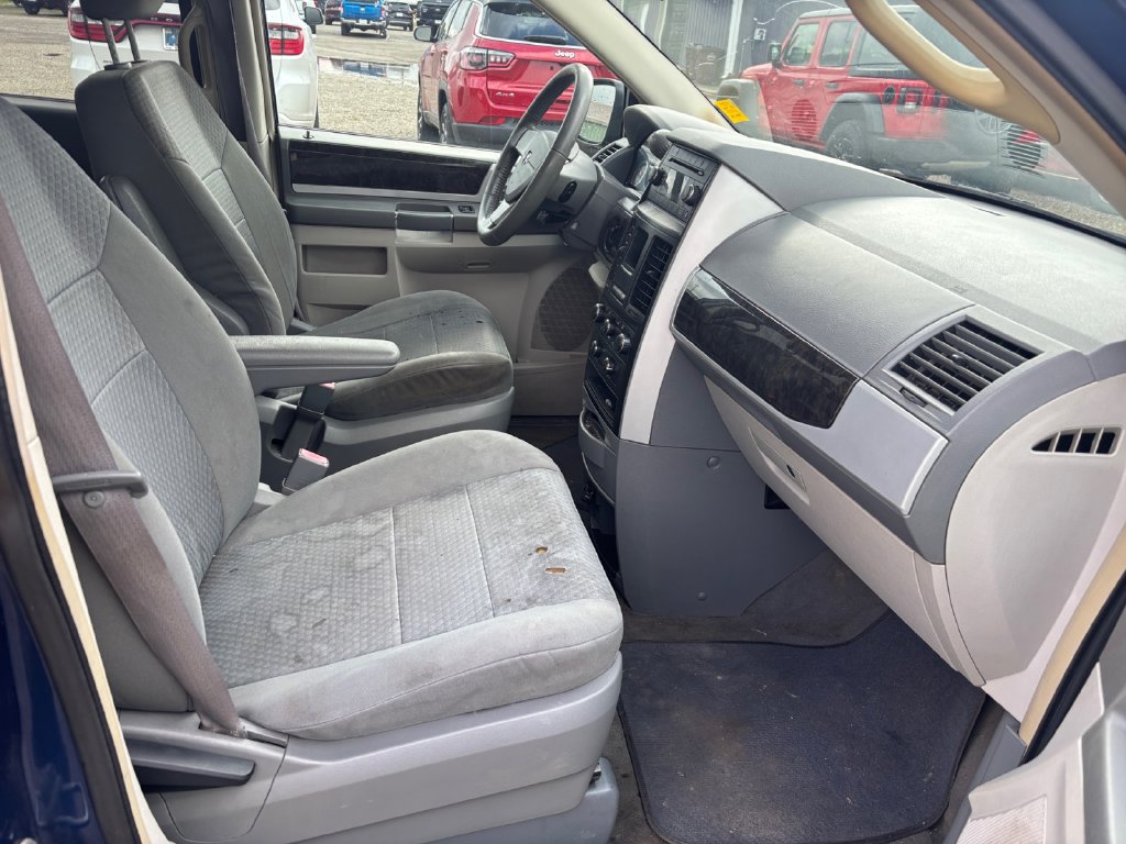 Used 2010 Dodge Grand Caravan SXT FWD image 31