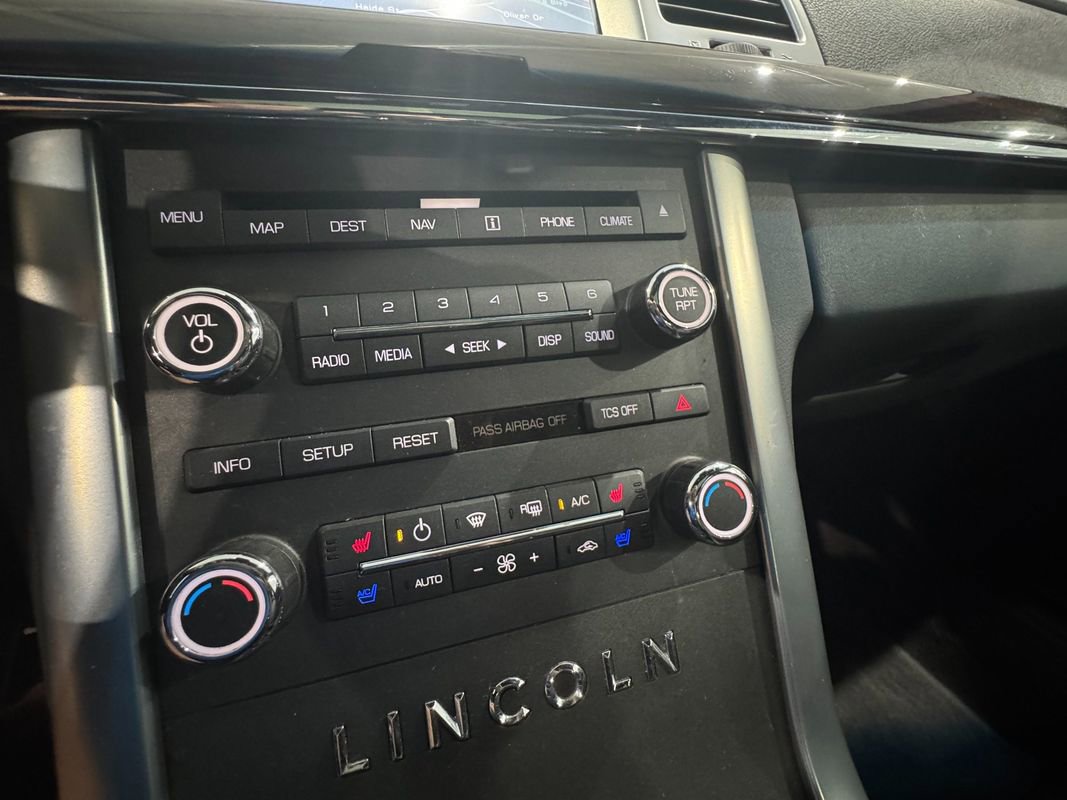 Used 2012 Lincoln MKS AWD image 21