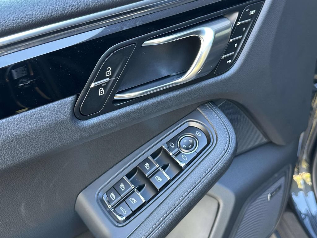 New 2026 Porsche Macan AWD/4WD image 18
