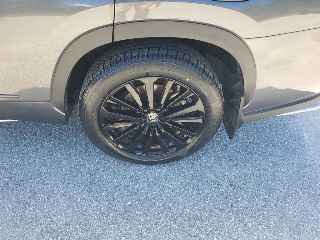 Certified 2023 Toyota Highlander L image 20