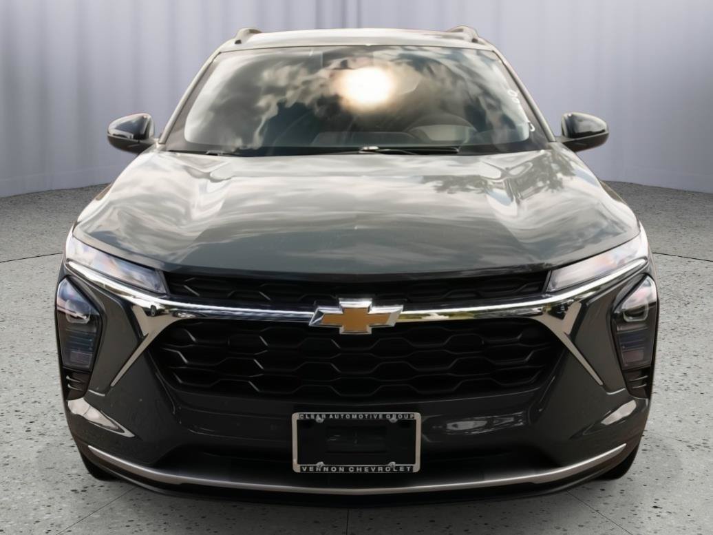 New 2026 Chevrolet Trax LS w/ LS Convenience Package FWD image 2