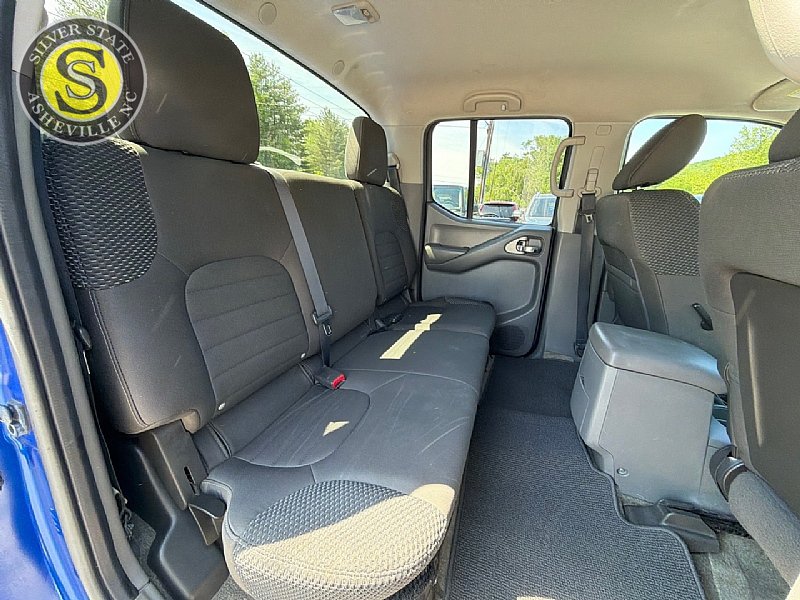Used 2012 Nissan Frontier SV w/ Sport Appearance Pkg AWD/4WD image 18
