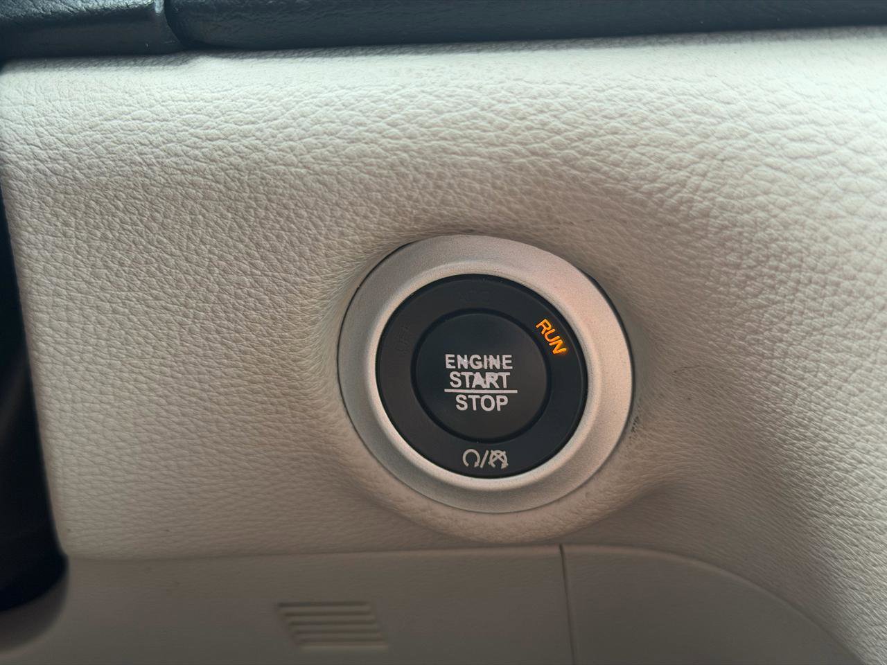 Used 2017 Chrysler Pacifica Platinum FWD image 27