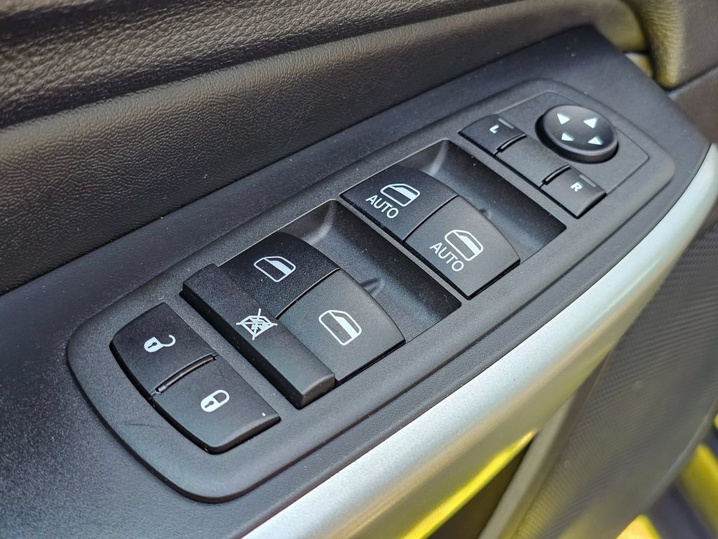 Certified 2022 Jeep Cherokee Latitude w/ Sun & Sound Group AWD/4WD image 11