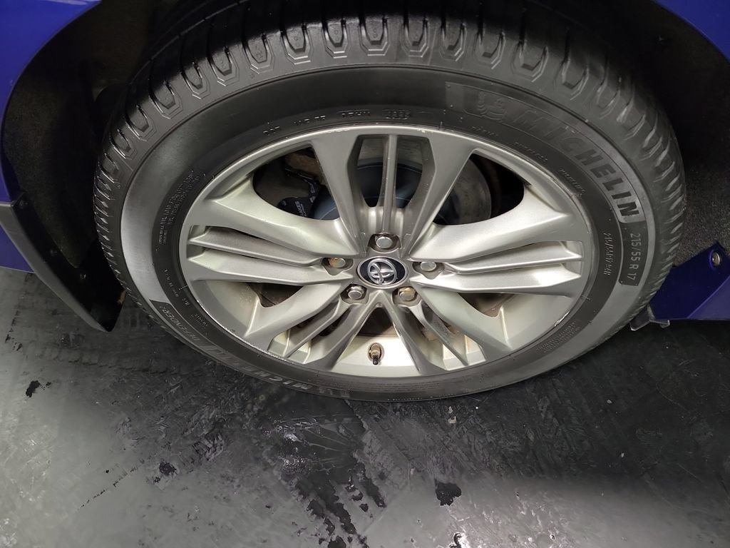 Used 2015 Toyota Camry SE FWD image 11