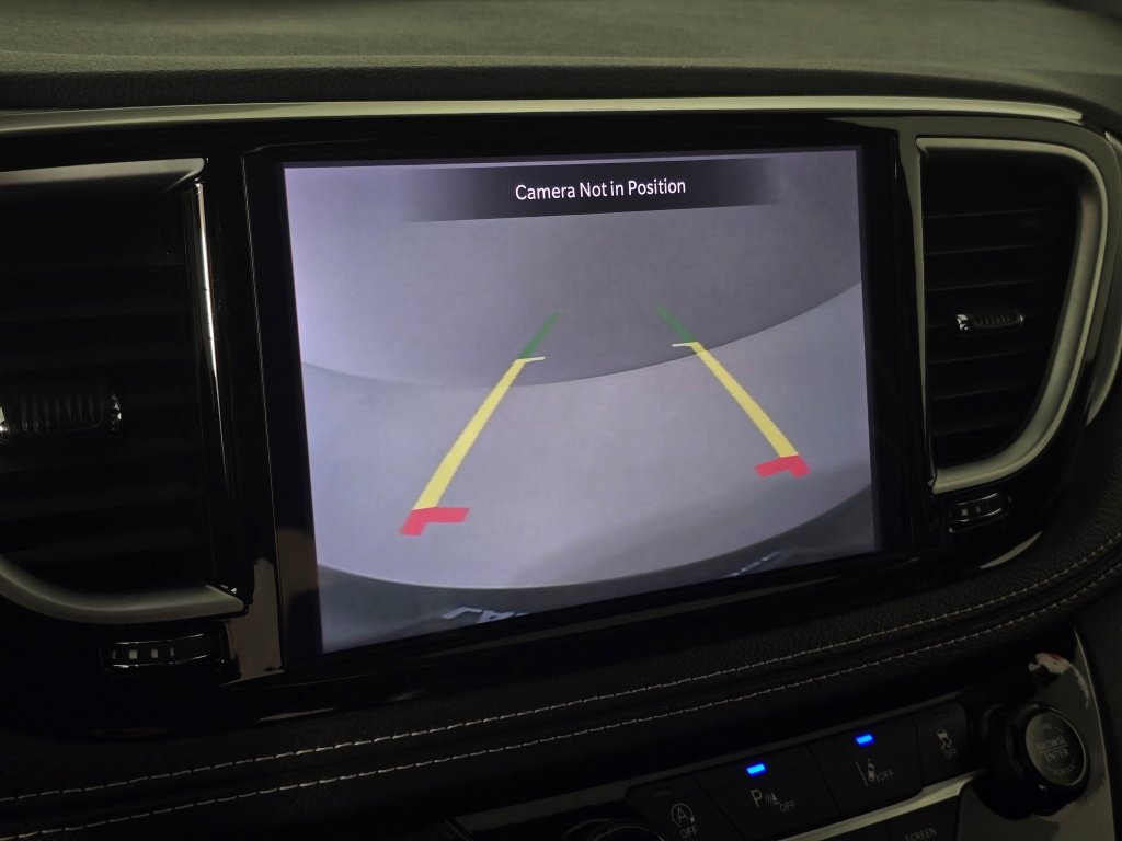 Used 2025 Chrysler Pacifica Limited FWD image 18