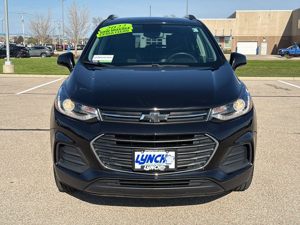 Used 2022 Chevrolet Trax LT w/ Midnight Edition image 8