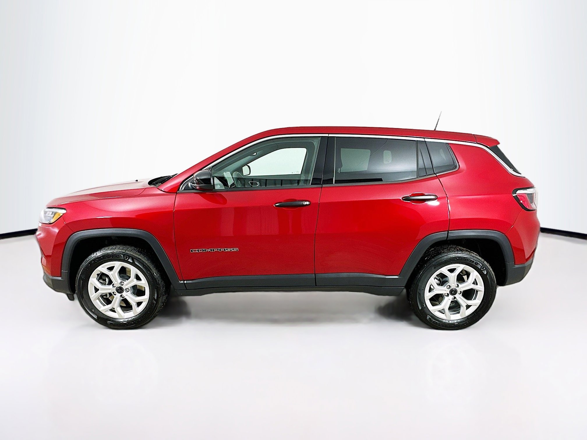Certified 2025 Jeep Compass Sport image 4