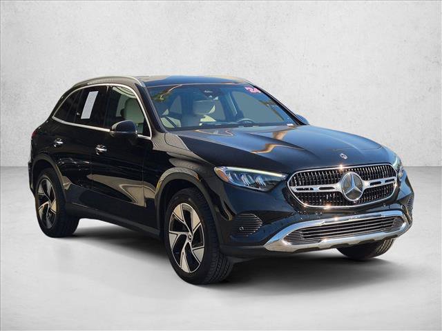 Used 2024 Mercedes-Benz GLC 300 4MATIC image 3