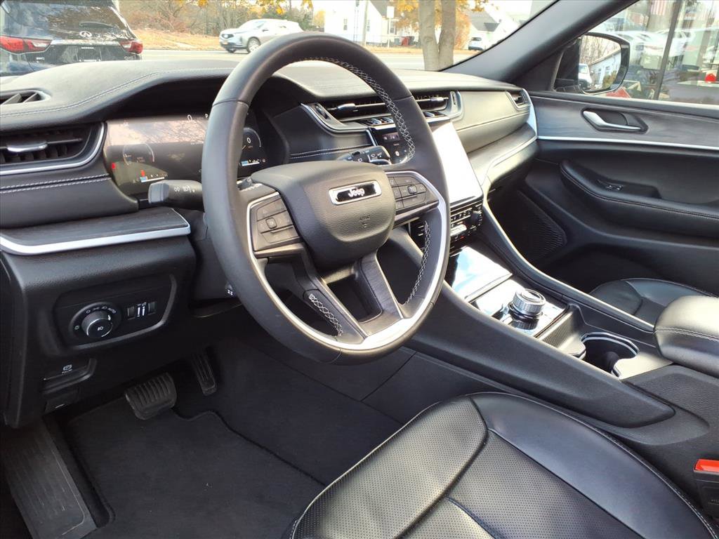 Certified 2024 Jeep Grand Cherokee L Limited w/ Luxury Tech Group II image 15