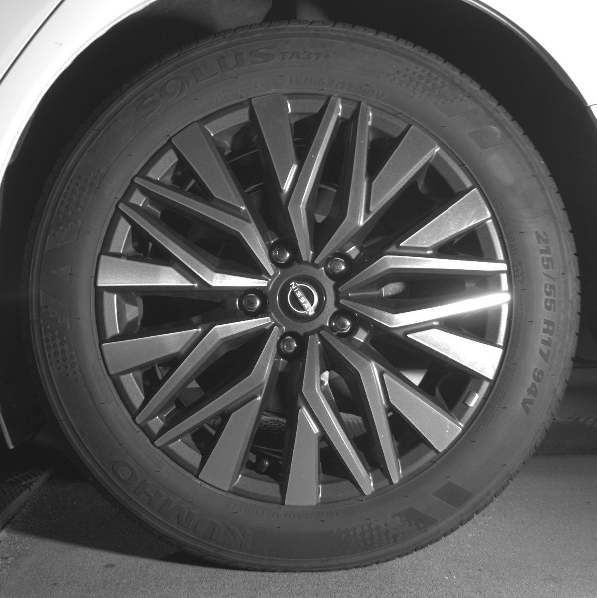 Used 2025 Nissan Altima 2.5 SV FWD image 14