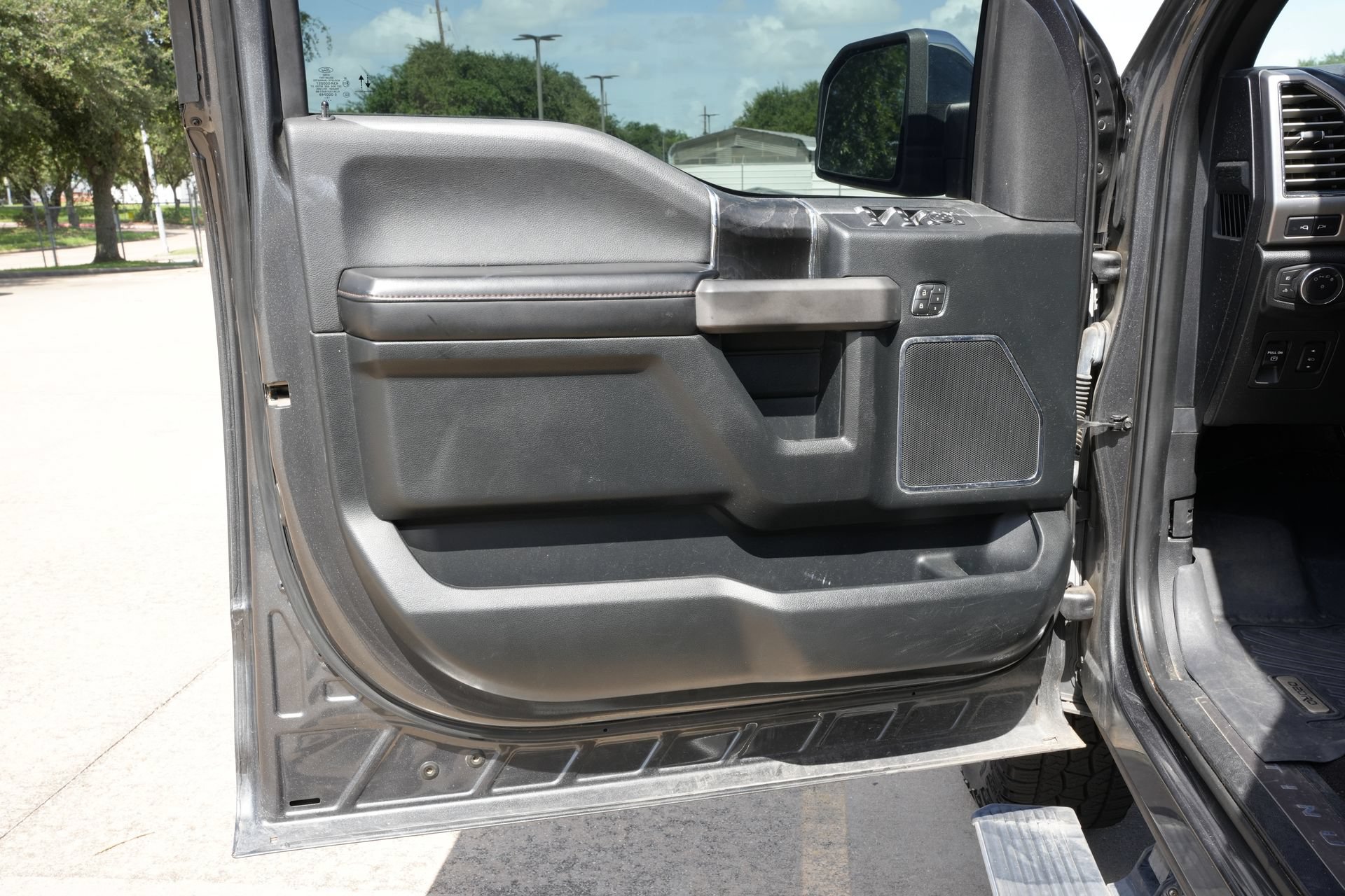Used 2020 Ford F150 Platinum AWD/4WD image 17