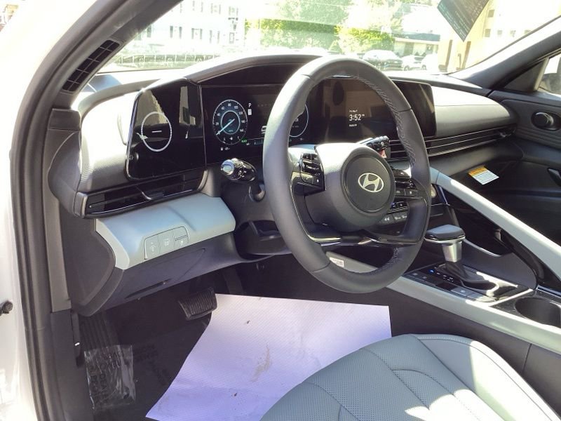New 2025 Hyundai Elantra Limited image 25