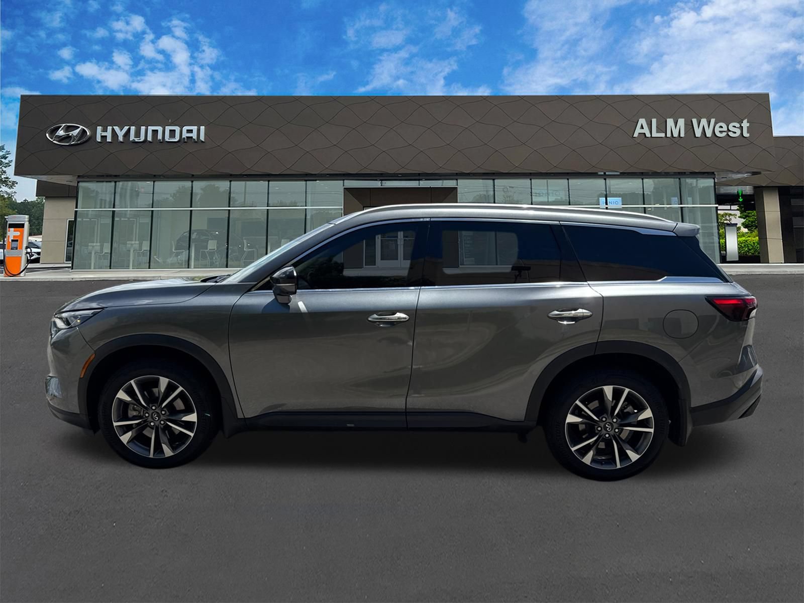 Used 2024 INFINITI QX60 Luxe w/ Cargo Package FWD image 8