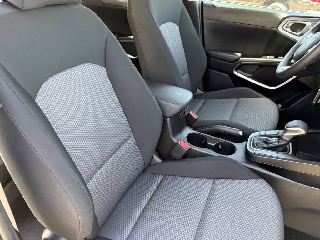 Used 2025 Kia Soul LX FWD image 15