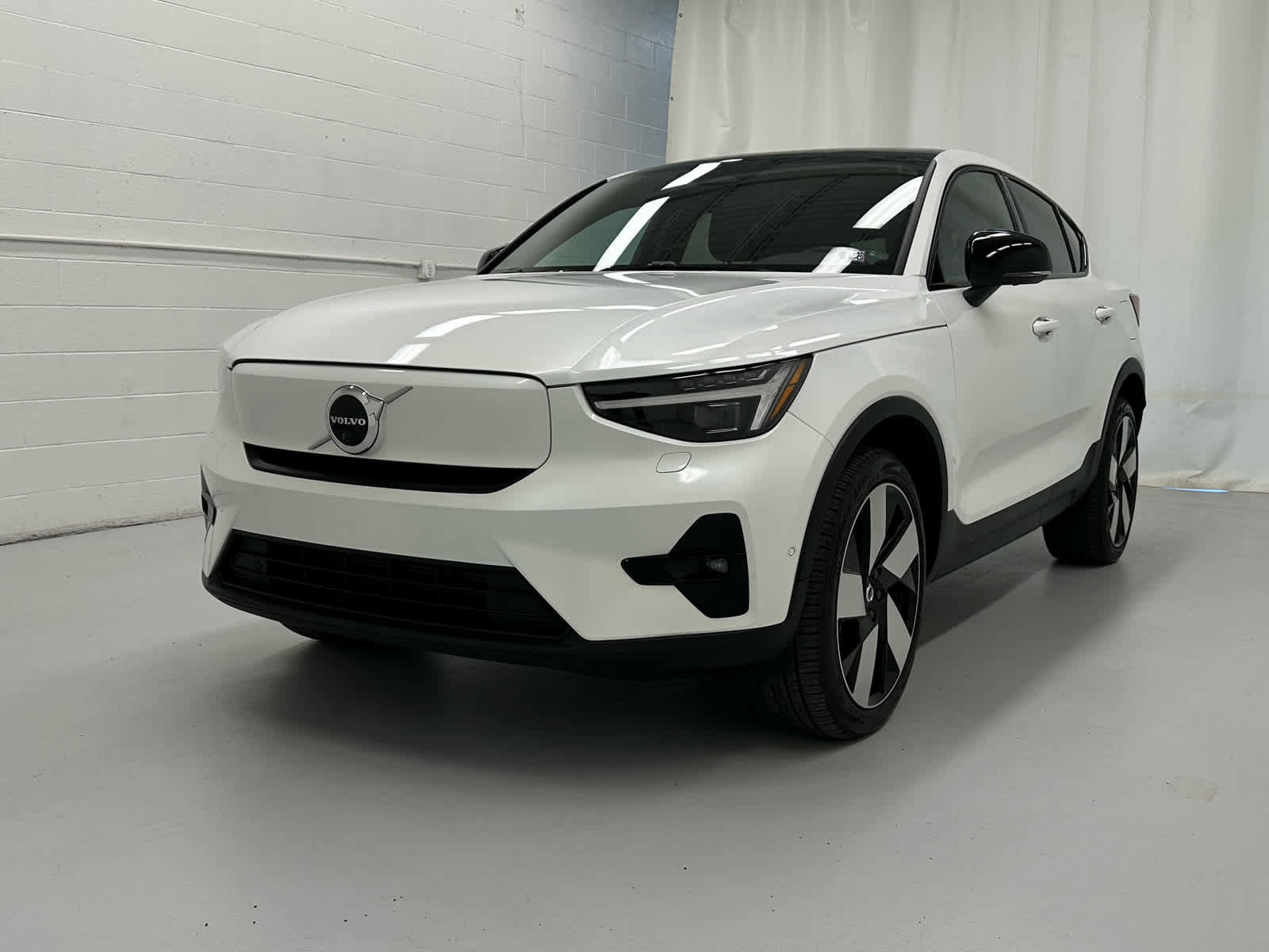Used 2023 Volvo C40 P8 Recharge Ultimate w/ Protection Package Premier AWD/4WD image 3