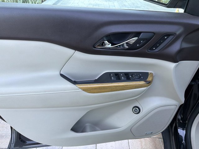 Used 2017 GMC Acadia Denali w/ Technology Package image 8