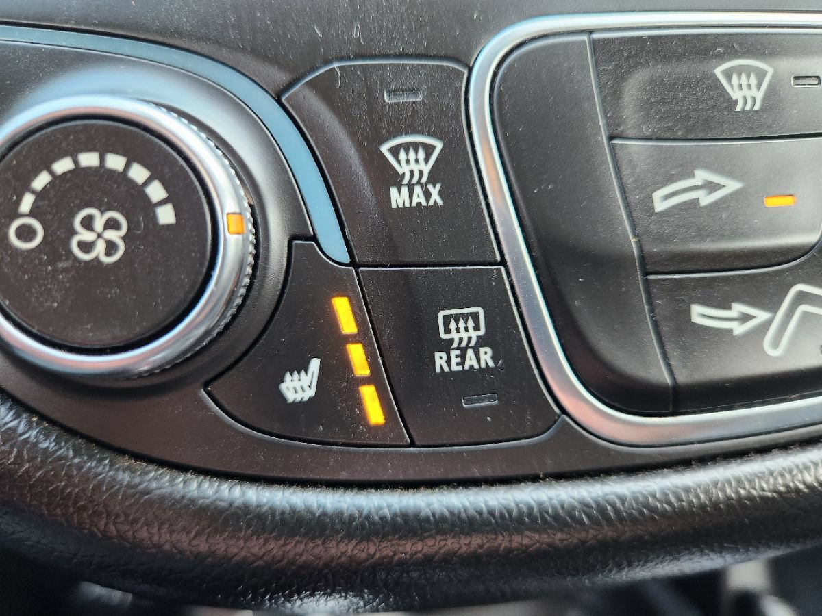 Used 2016 Chevrolet Malibu LT w/ Leather Package FWD image 16