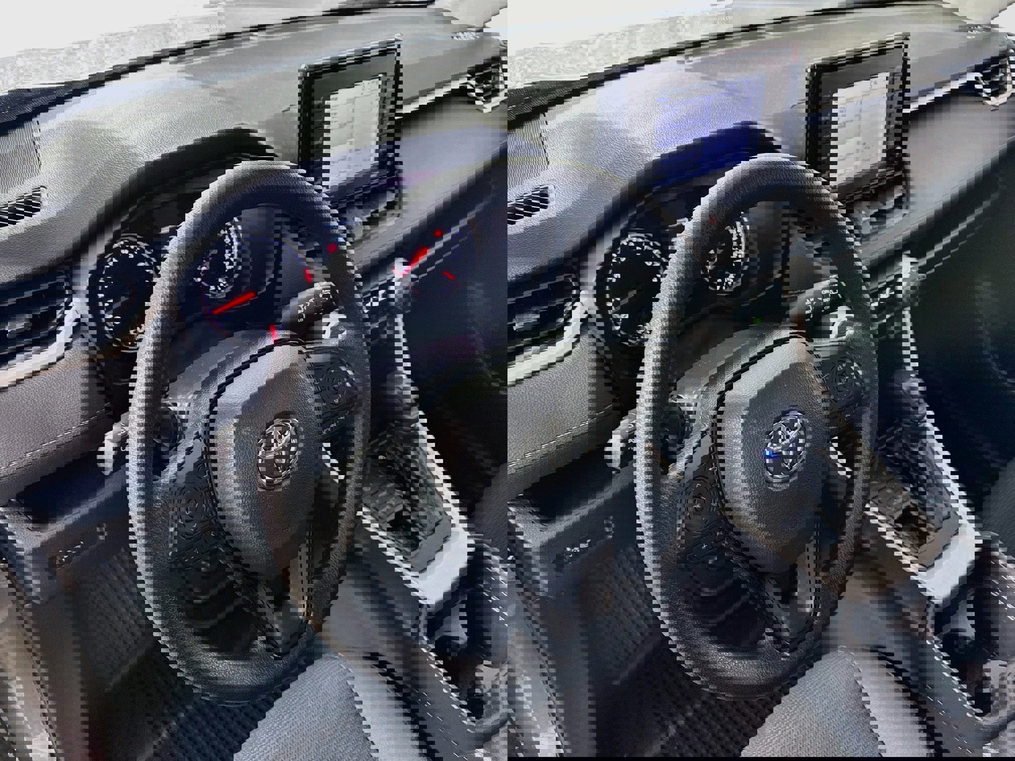 Used 2021 Toyota RAV4 LE w/ Carpet Mat Package (TMS) image 21