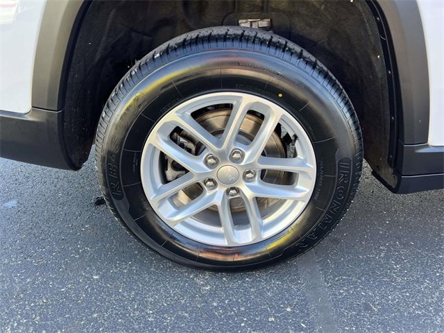 Certified 2023 Jeep Grand Cherokee L Laredo image 12