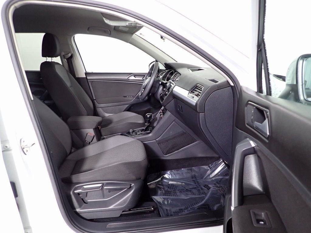 Used 2018 Volkswagen Tiguan S image 40