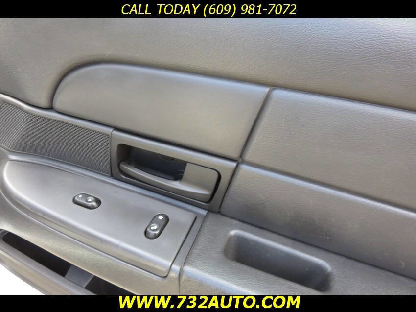 Used 2005 Ford Crown Victoria Police Interceptor RWD image 25
