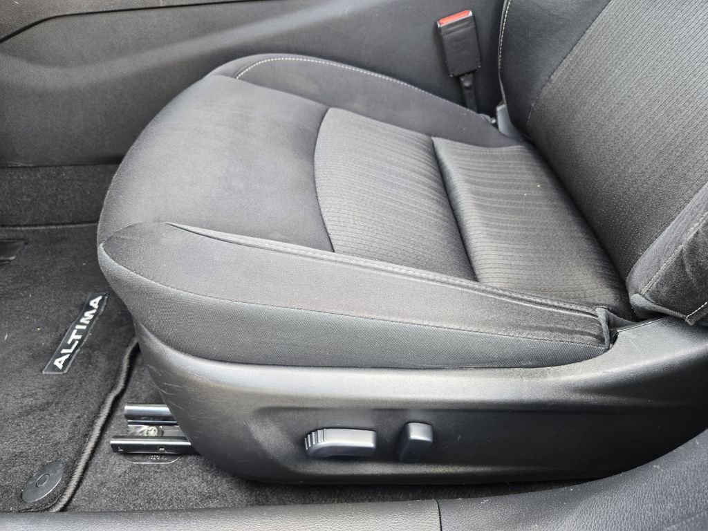 Used 2024 Nissan Altima 2.5 SV FWD image 16