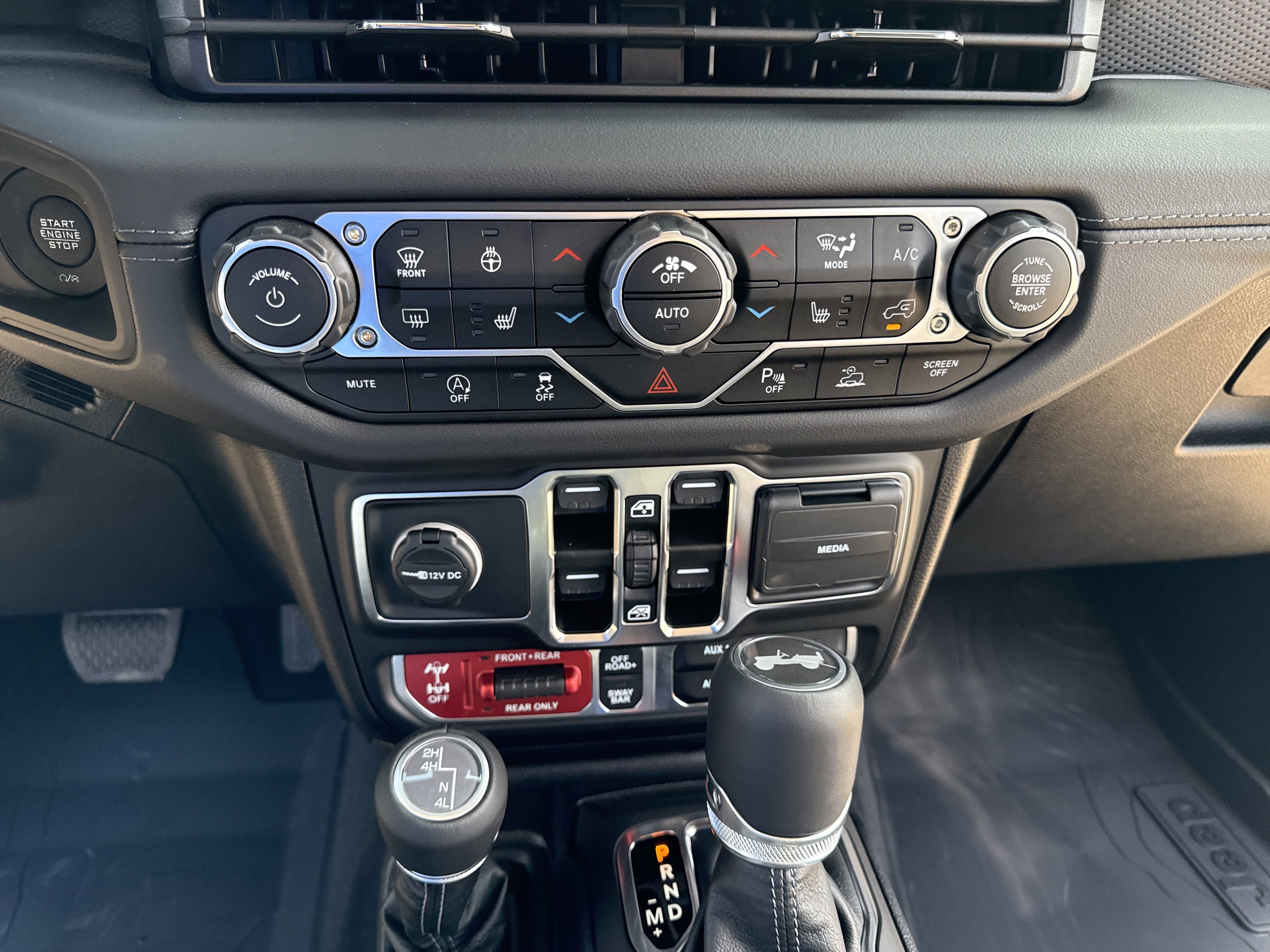 New 2025 Jeep Wrangler Unlimited Rubicon w/ Technology Group image 21