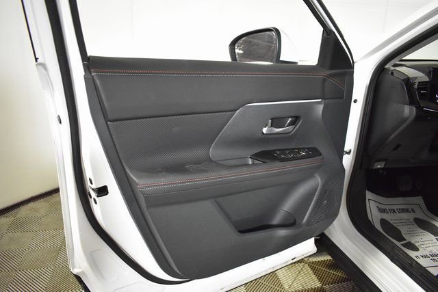 Certified 2025 Nissan Kicks SR image 7