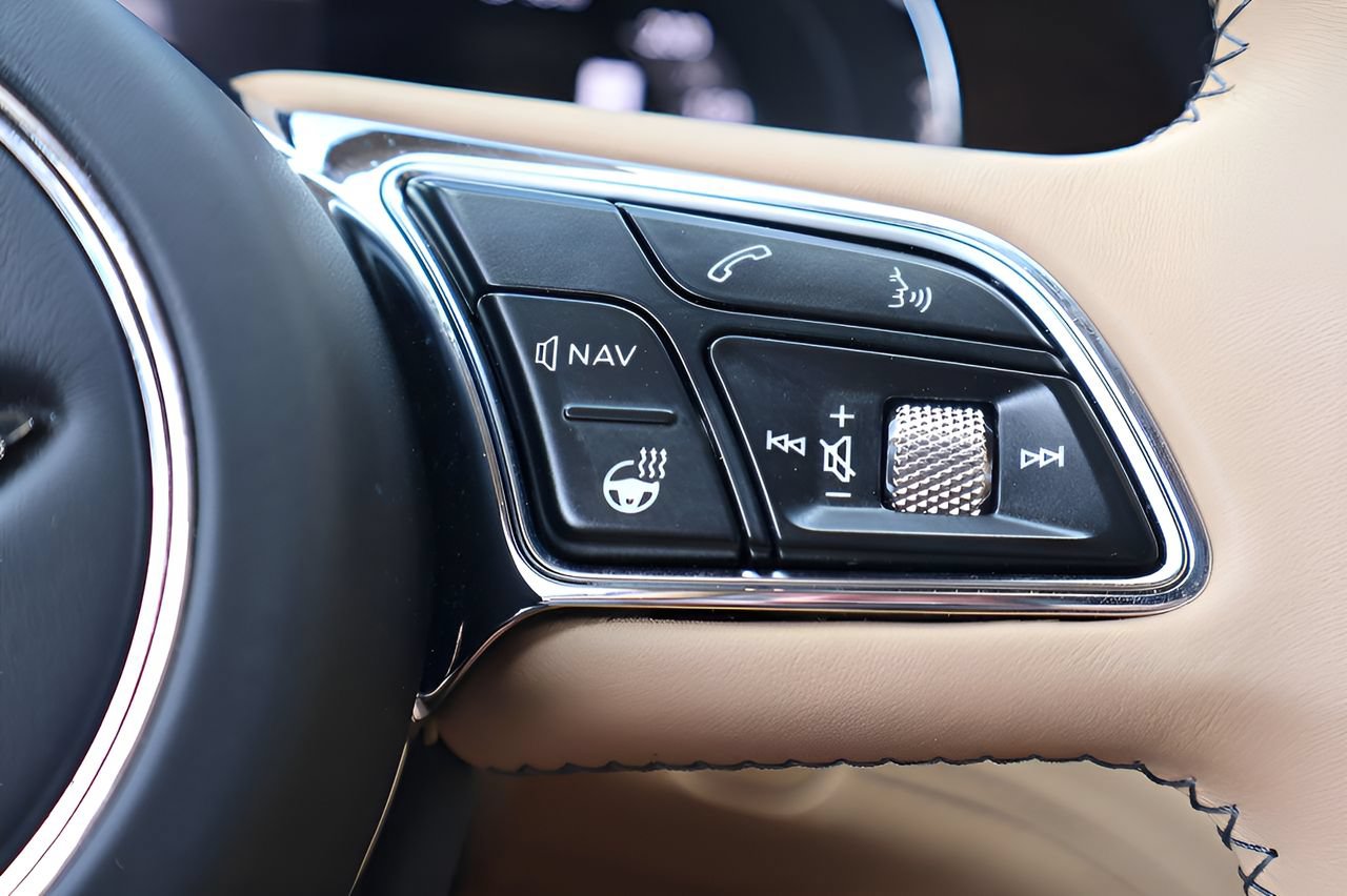 Certified 2024 Bentley Bentayga Extended Wheelbase AWD/4WD image 26