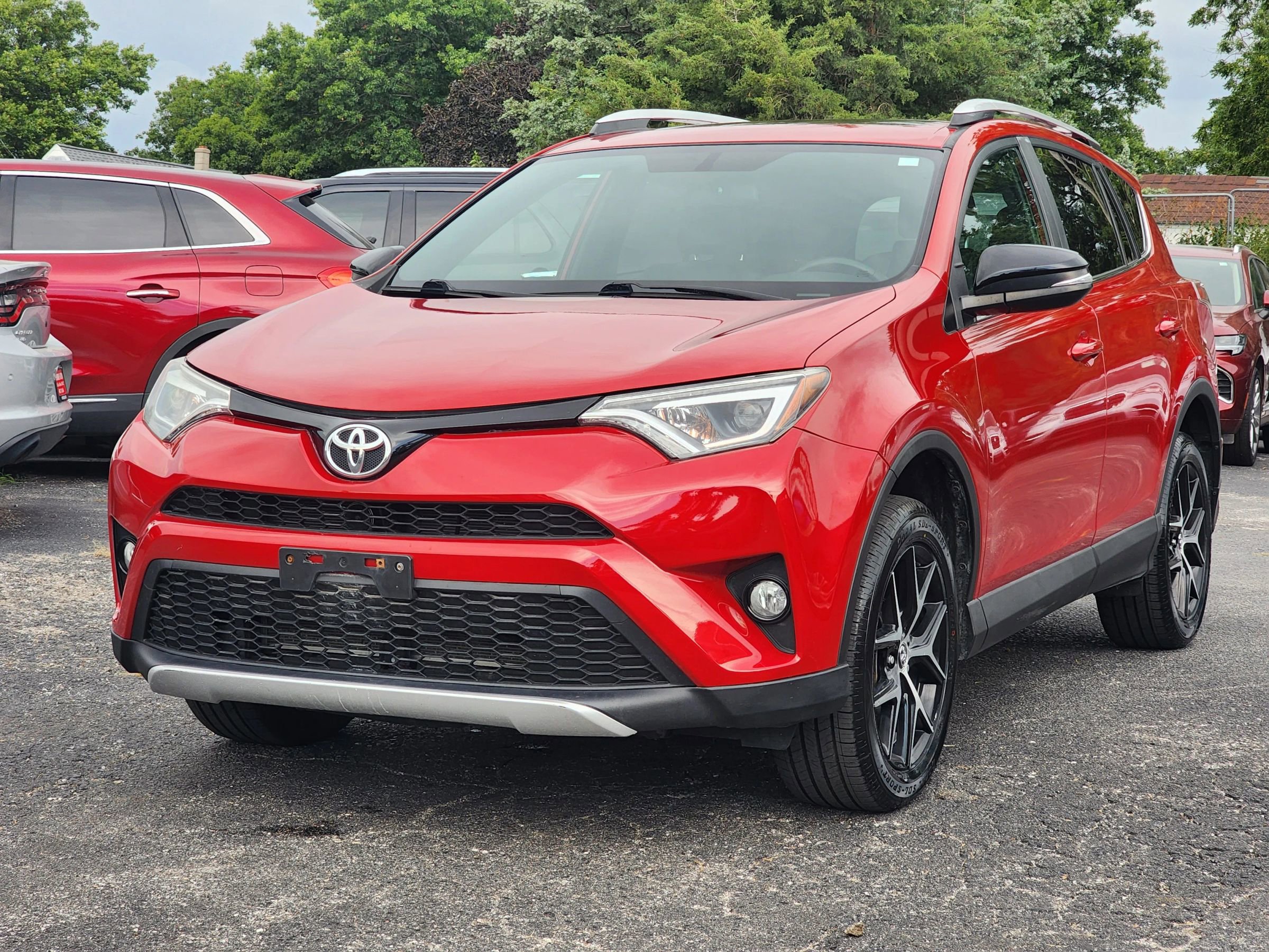 Used 2016 Toyota RAV4 SE image 3