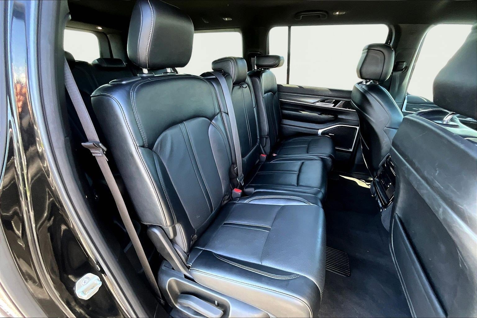 Used 2024 Jeep Wagoneer L Series II w/ Flexible Seating Group AWD/4WD image 25