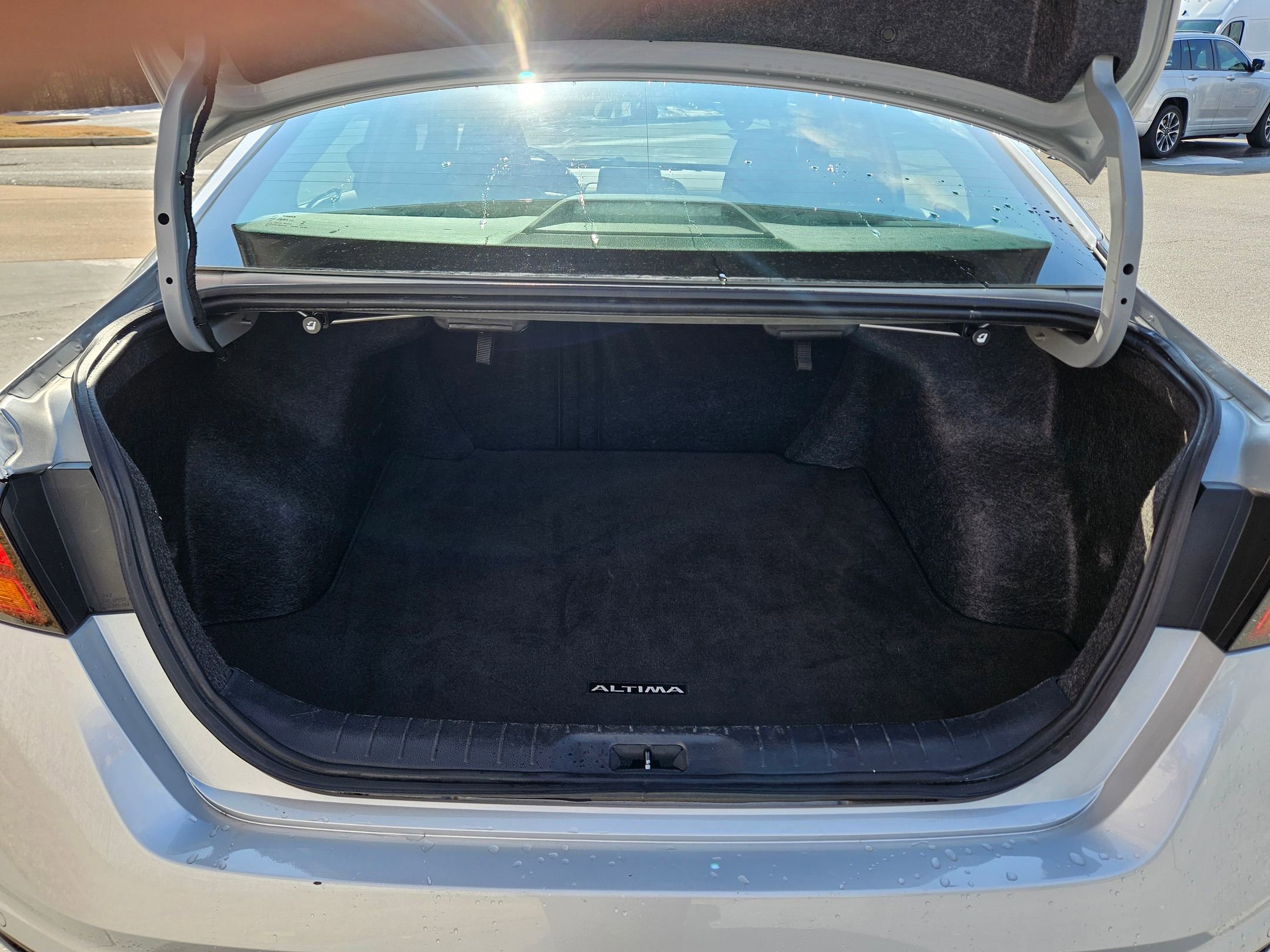 Used 2024 Nissan Altima 2.5 SV image 29