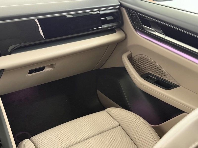New 2026 Porsche Macan 4 Electric AWD/4WD image 17