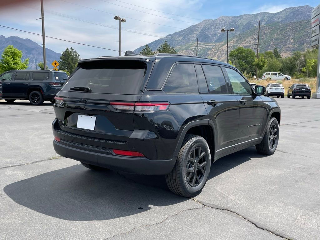 New 2025 Jeep Grand Cherokee Altitude image 10