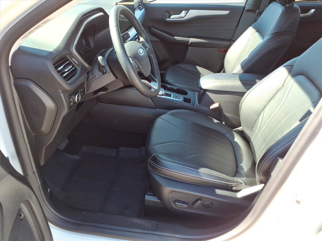 Used 2025 Ford Escape SE w/ PHEV Premium Package image 4