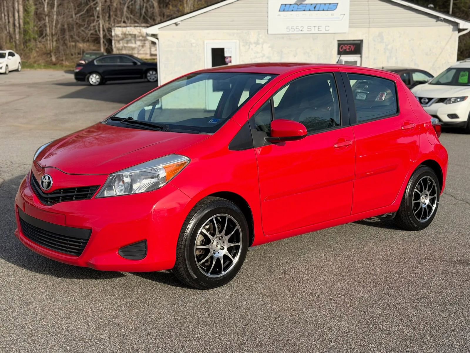 Used 2012 Toyota Yaris LE image 3